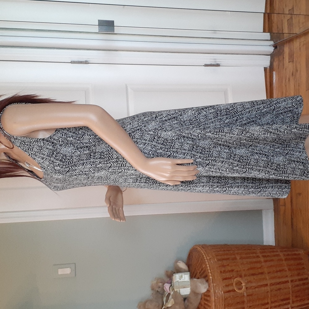 Banana Republic, black and white Fit and Flare sleeveless dress Sz S